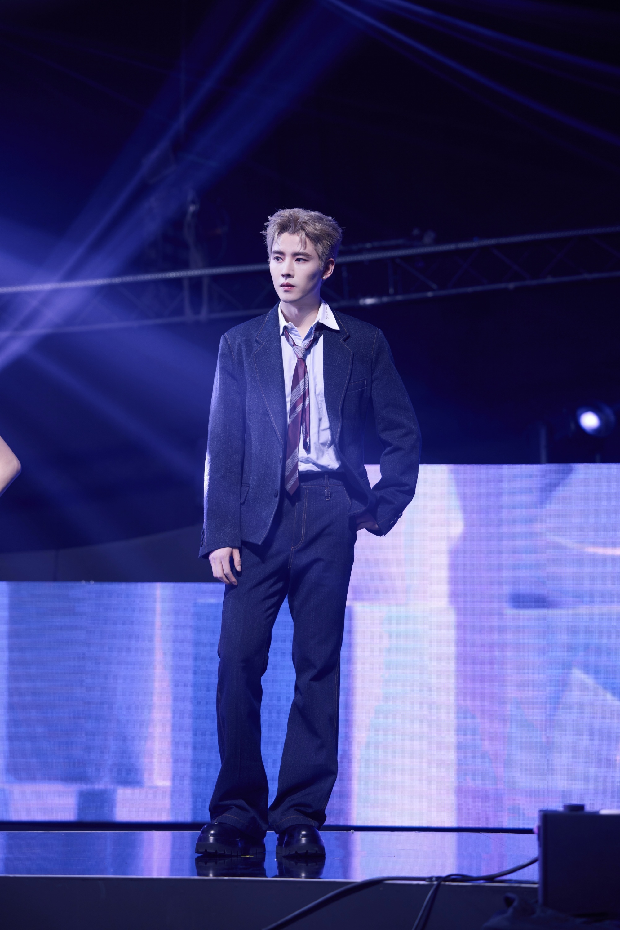 任豪伟大的爱豆时期任豪在创时期，爱豆味很浓的，如今凭演技实力圈粉，舞台耀眼、角色