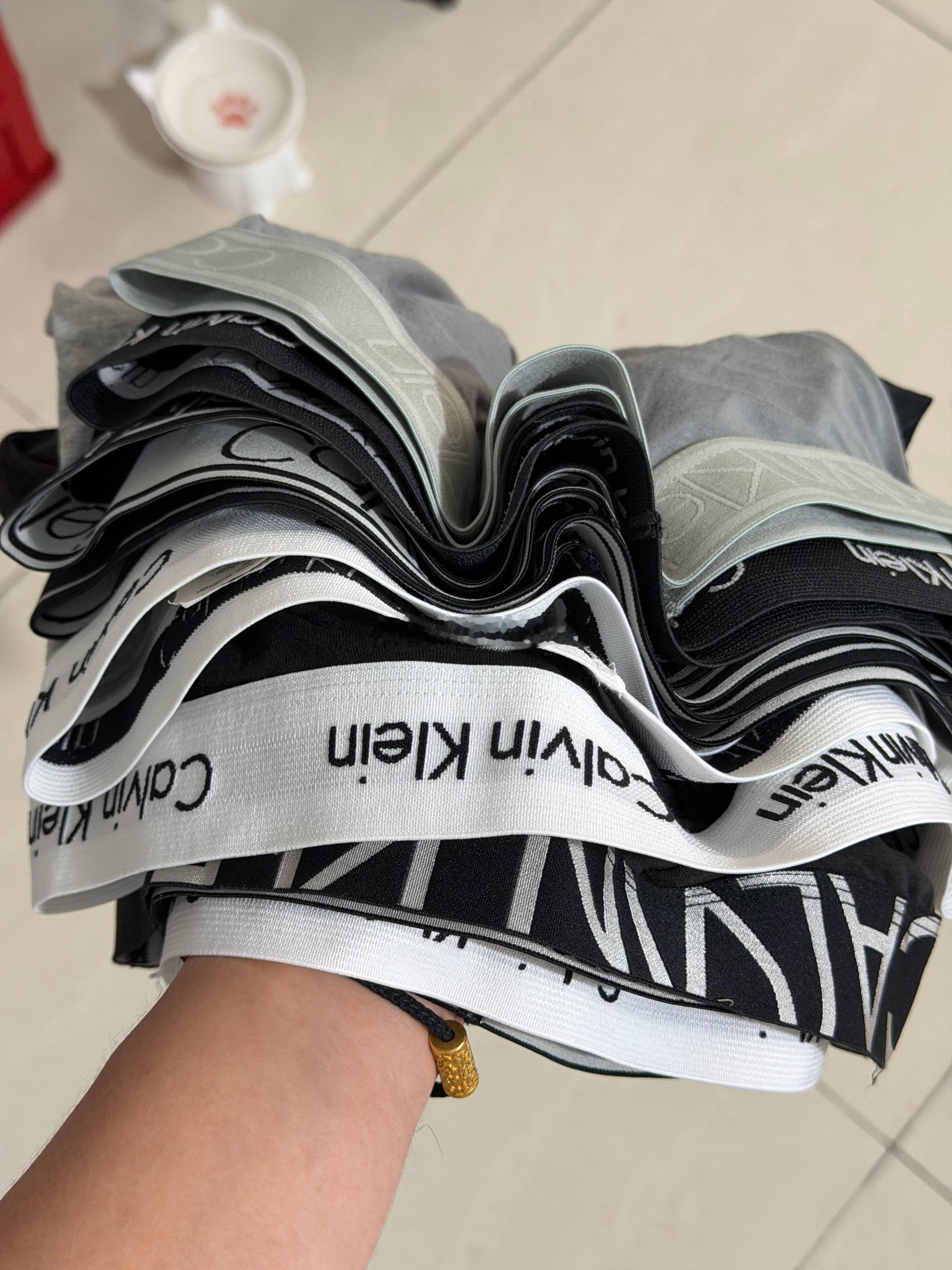 突然意识到手上这些得有一两千块钱[哆啦A梦害怕] ​​​