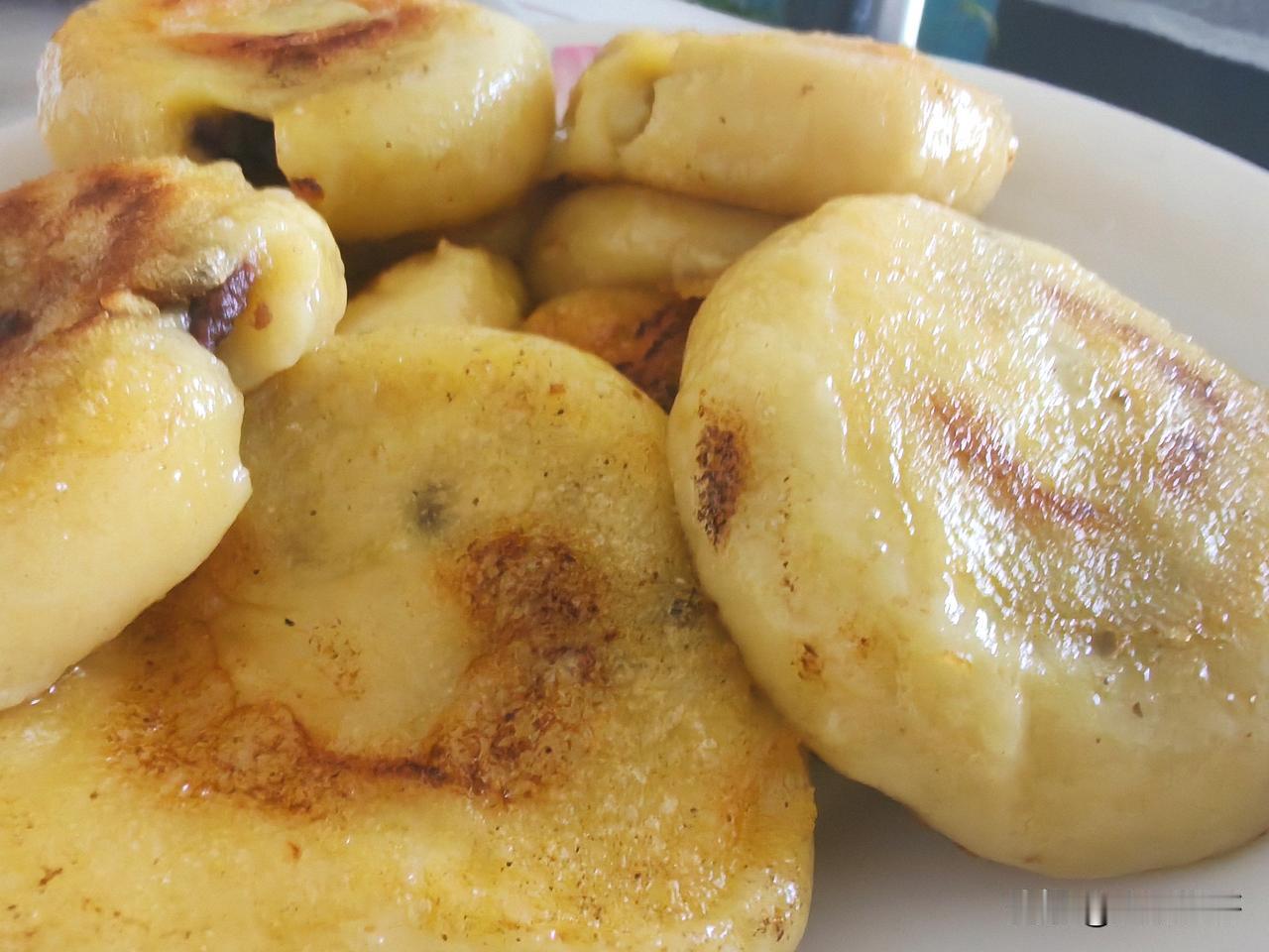 八十一岁的老岳父还是忘不了东北家乡的美食，粘火勺算是一个！
也是我们今天的早餐分