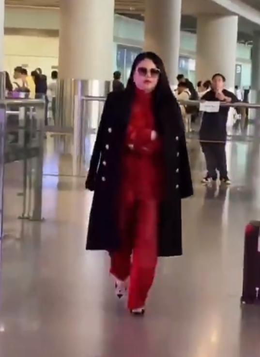 李湘这是什么穿搭？传说中的富婆穿搭吗？