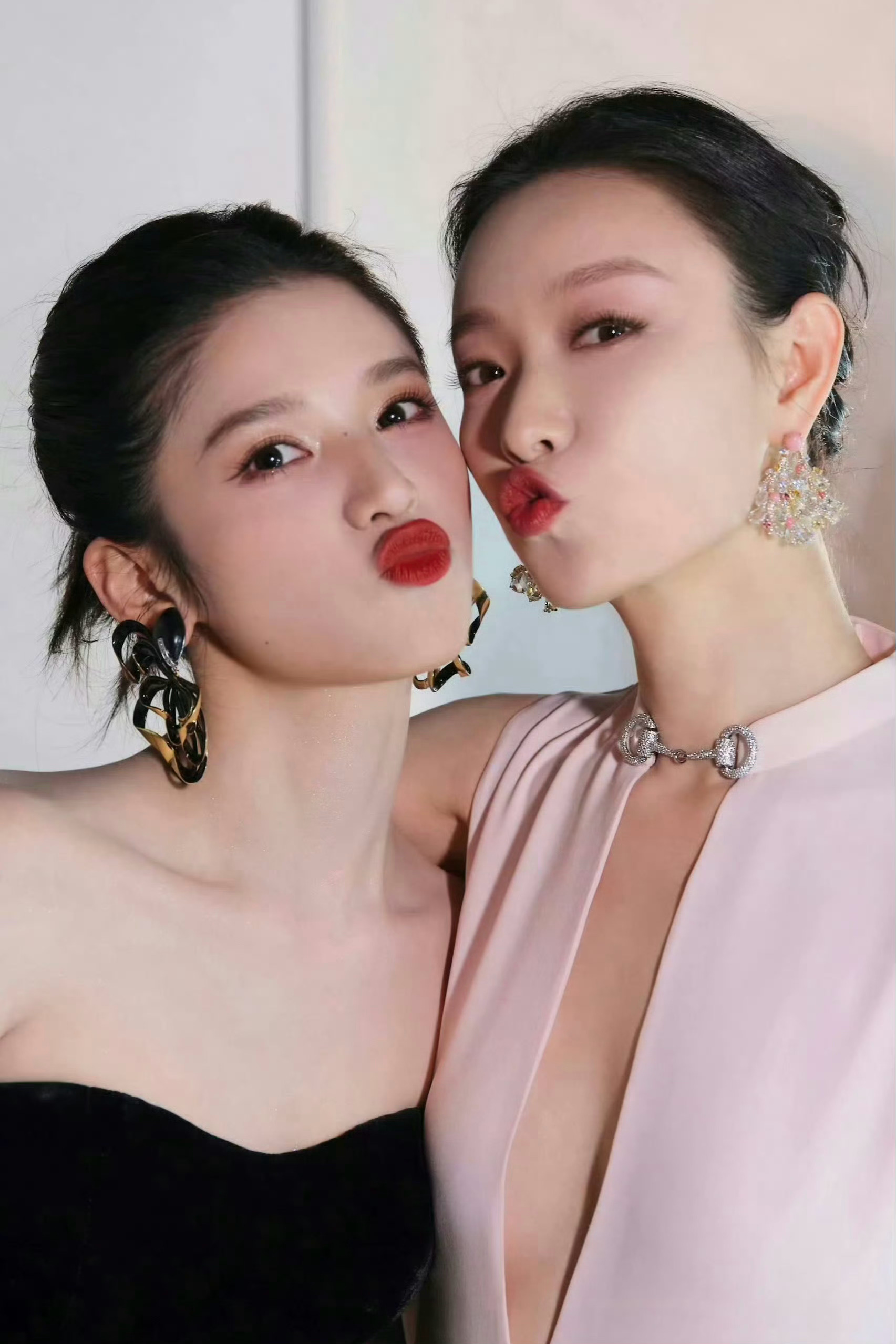 张婧仪倪妮[流鼻血]母女同上阵 ​​​