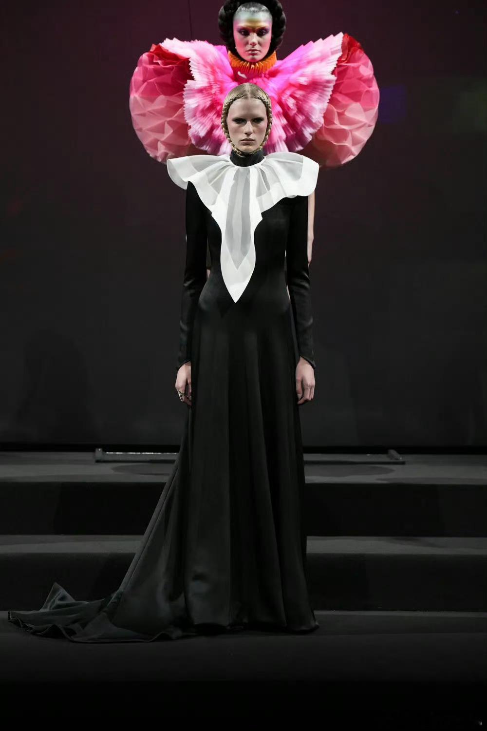 Viktor & Rolf 2026春夏高定系列～万圣节可以穿巴黎高定时装周大秀