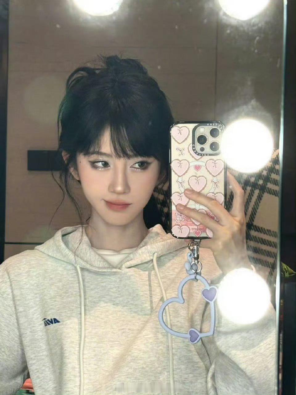 每次刷到鞠婧祎的自拍都美我一激灵，内娱最会自拍的明星没有之一 ​​​