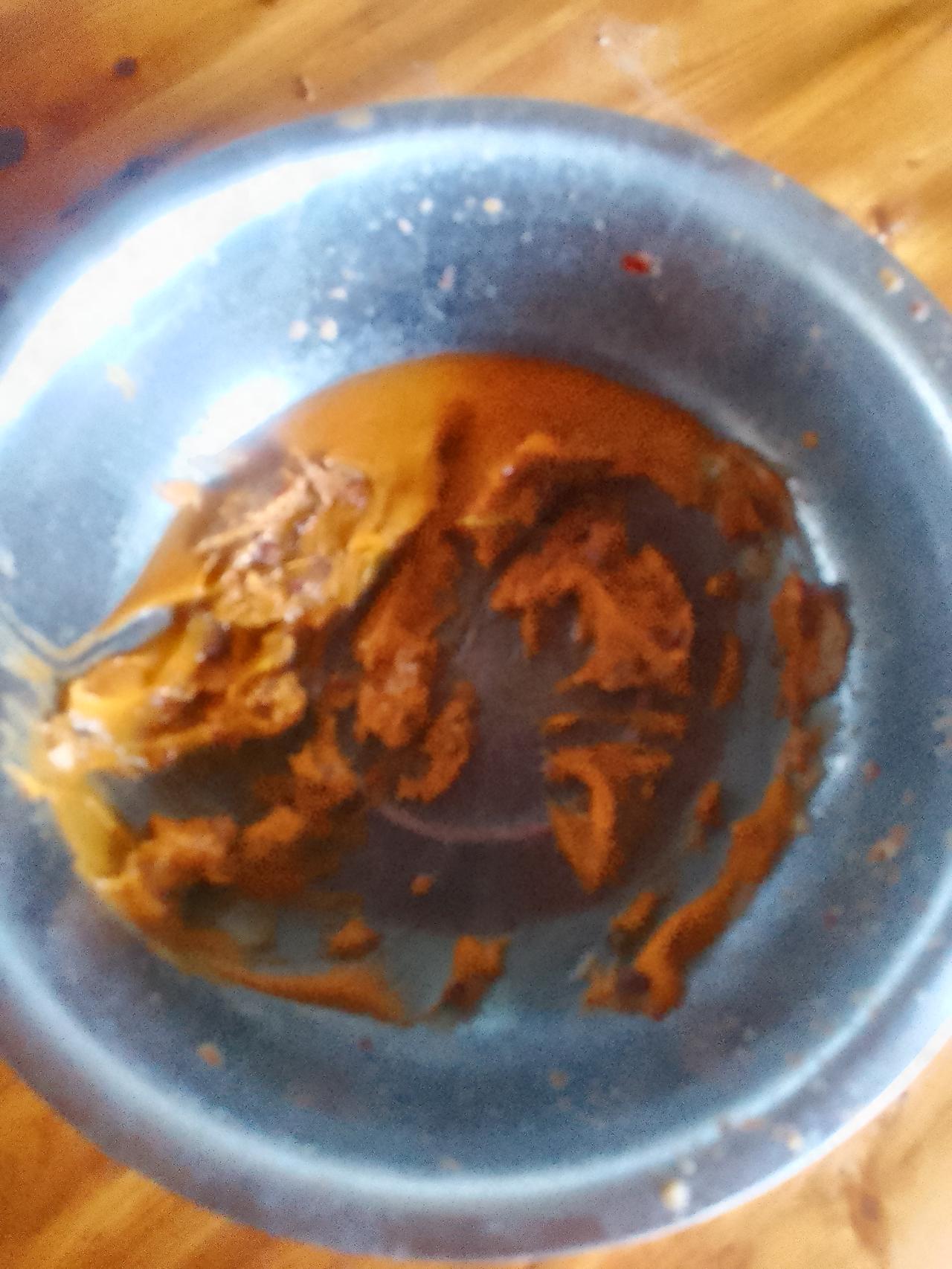 真的烦死了，今天这菜油得离谱，吃的时候是挺香，可吃完就遭罪了。肚子一阵一阵地疼，
