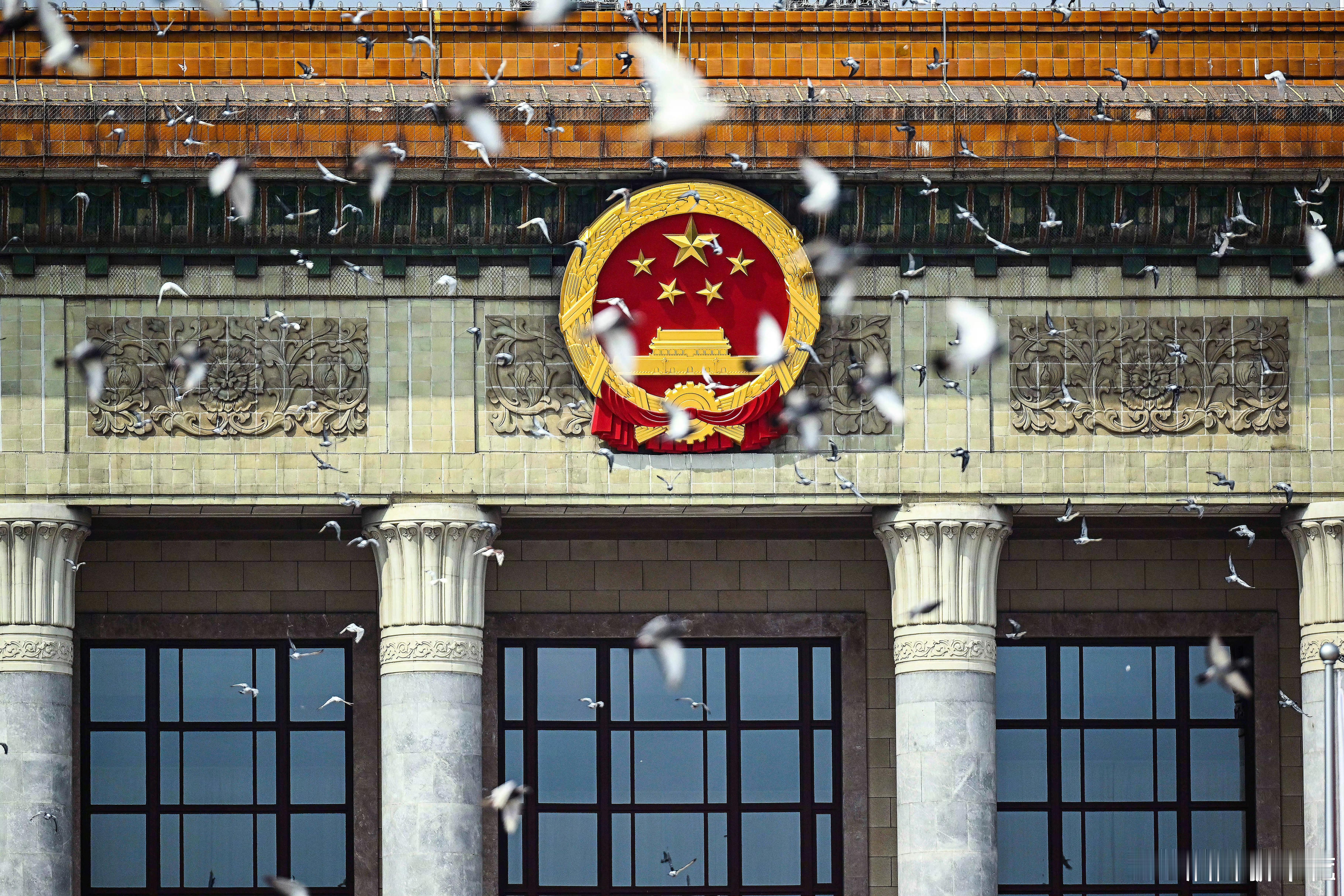 还是更喜欢新华社的，爱与和平～新华社出图 ​​​