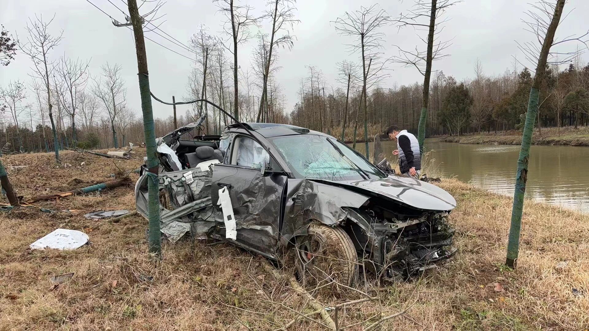都这样了😱😱😱车主只是擦伤⁉️