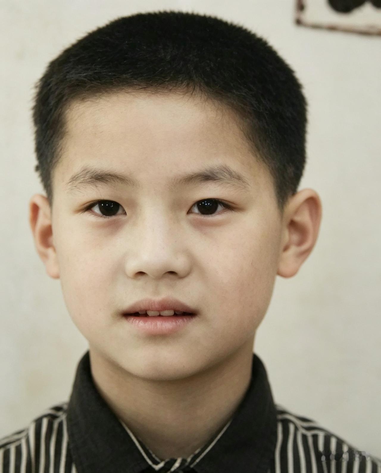 我（指寻亲人），男，右手腕有颗痣，约1984年出生，大概是1989年夏天到养家，