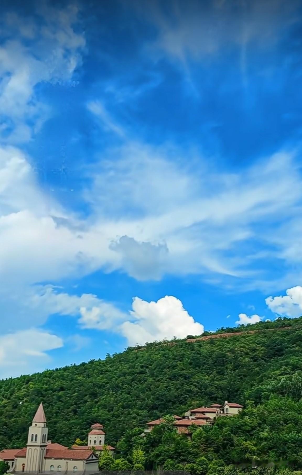 交换一张你的天空蓝天白云晴空万里。