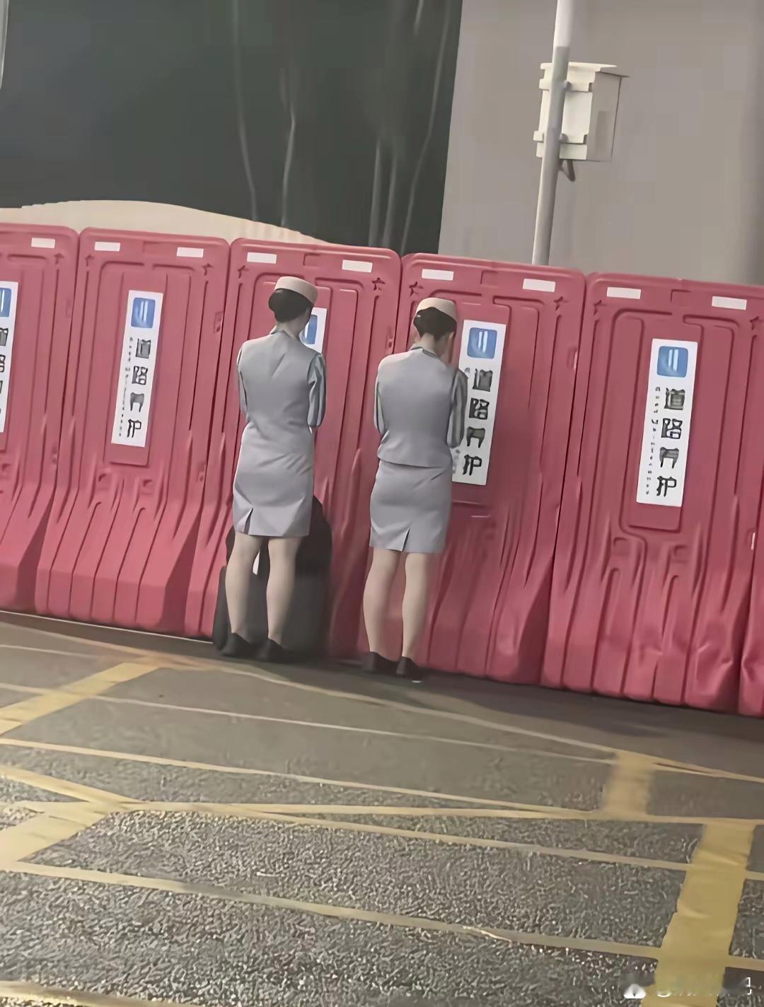 嘘…我不敢想象，两个空姐在干嘛呢？