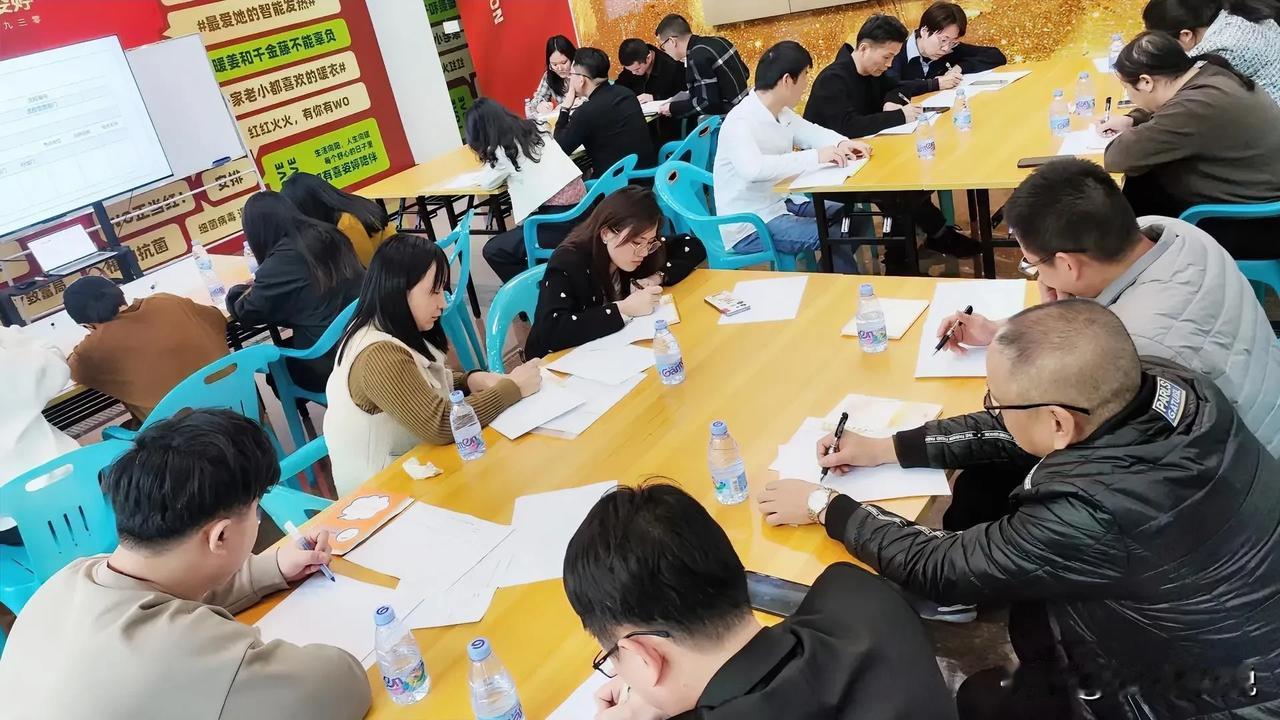 今天跟面了一个39岁的后端工程师，在候选人表示可以接受降薪近50%（35k降到2