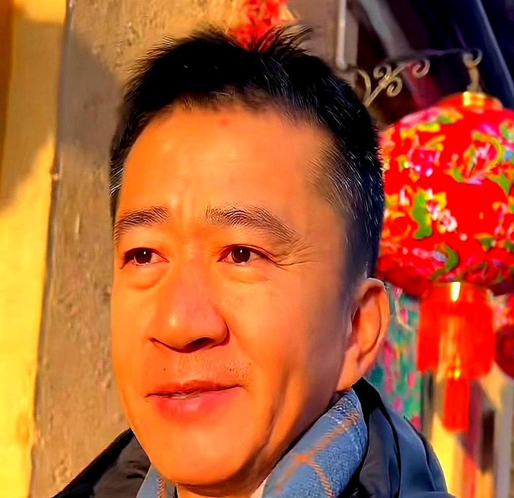 《怒海营救》撤了，没别的，就是预售打不过别人。
 
片子讲的是48小时海上救人，