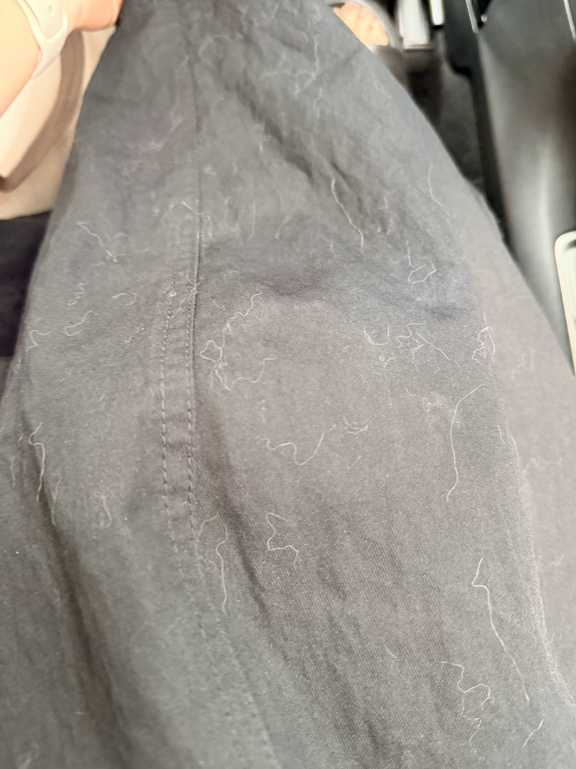 多多poi 啊啊啊啊啊出门前完完整整的粘了一遍毛！一出门……养猫人穿黑色很勇敢了