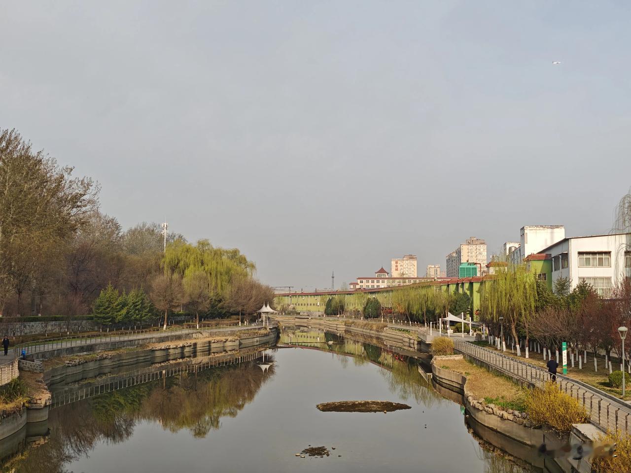 在农村流传着这样一句话：春雨贵如油，这话一点也不假。

3月28号，长治市下了一