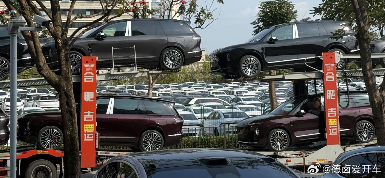 全新 ES8 配 M24 星云红，已经抵达部分交付中心了，估计接下来要做进店展示