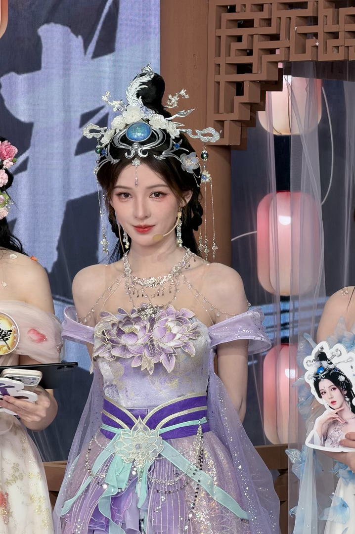 张予曦脑子和下颌线一样清晰彩妆种类太多挑花眼？跟着张予曦就对了，想要什么直接说清