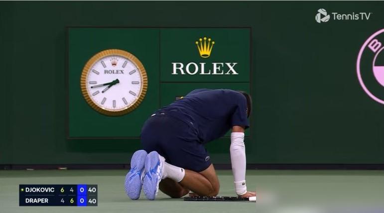 39岁德约，拼到极限仍被小将爆冷。
右前臂裹着护臂打满2小时35分，26拍拉锯