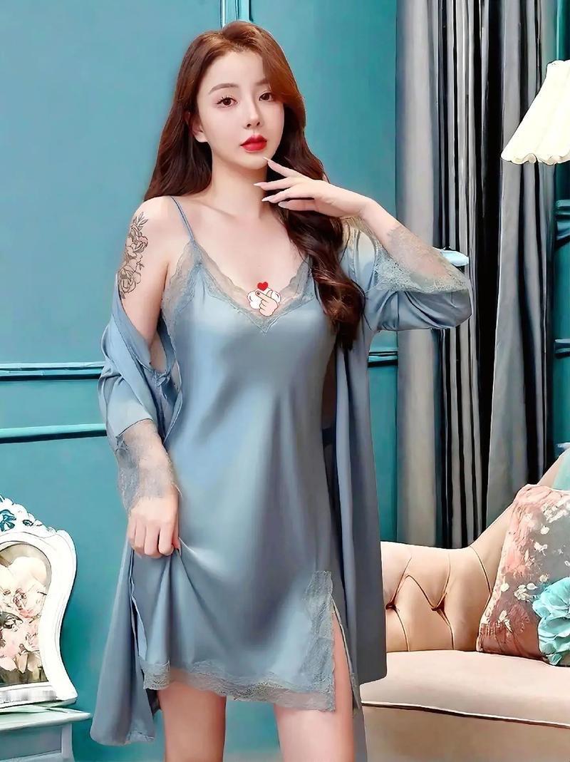 大自然：物竞天择，优胜劣汰。很多女人，喜欢追星。看到优质男，都想扑过去。很多女人