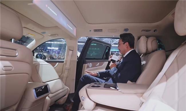 把“全家桶”黑科技装进汽车,鸿蒙智行重新定义智慧出行体验
当消费电子的极致体验碰