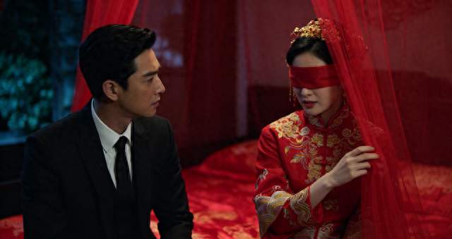 他倒插门娶了盲女，新婚夜她小声说：要不试试，后悔明天走