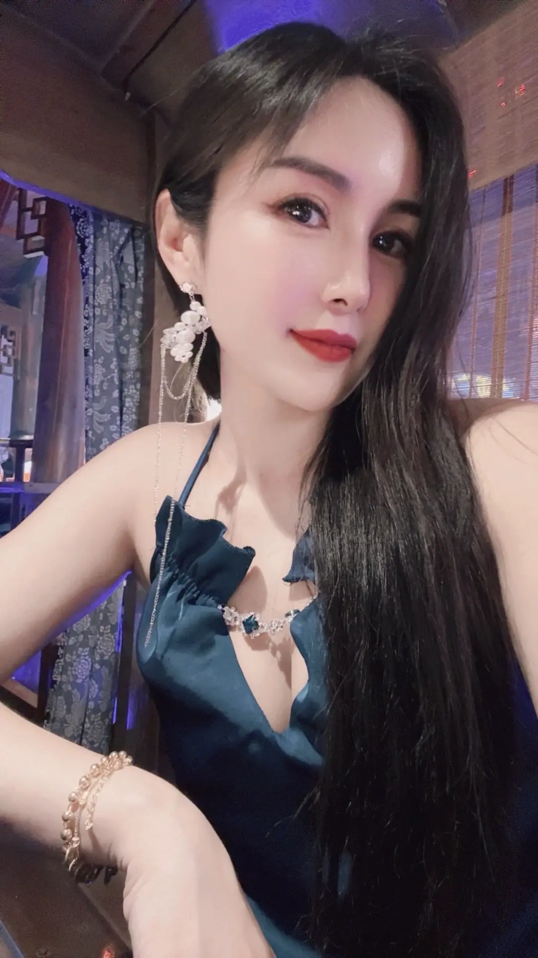 年龄带给我们的是通透，很多事情到了最后不是解决了，而是算了。
