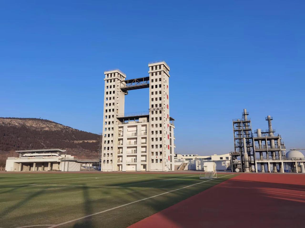 花有重开日，人无再少年。