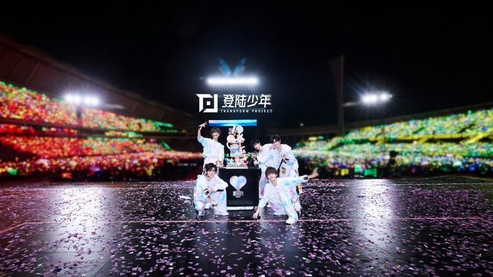 登陆少年合照灯牌打码登陆少年给灯牌打码 登陆少年合照灯牌打码 ​​​