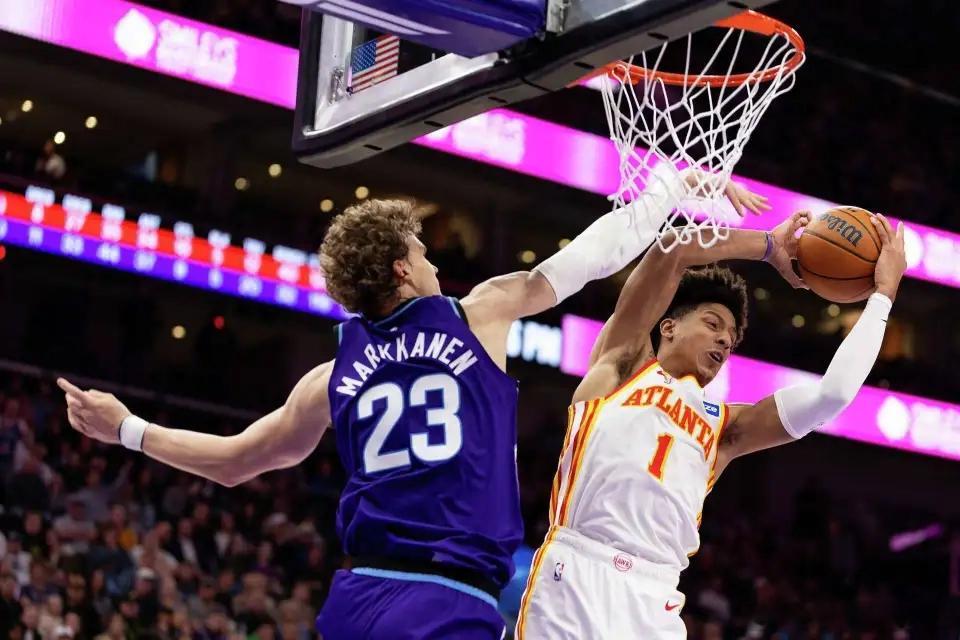 约翰逊全能数据成历史第一人老鹰132-122击败爵士，贾伦-约翰逊本场出战41分