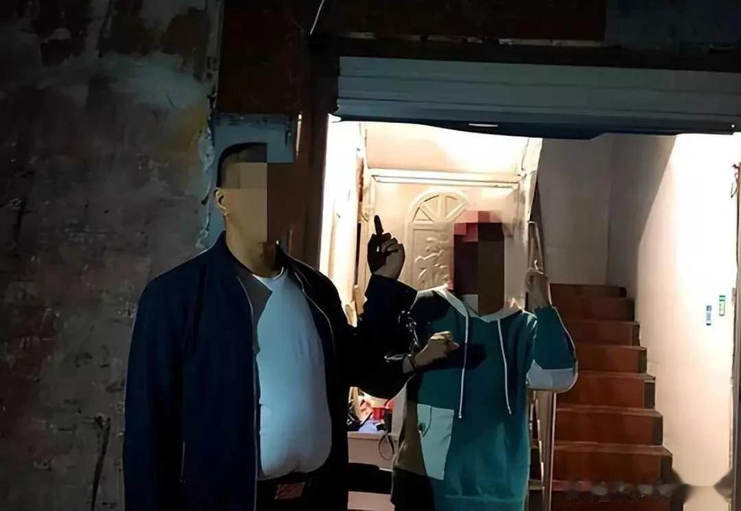 2016年，当一个观察已久的卖淫窝点被关闭时，里面的场景完全被震撼了。警方发现，