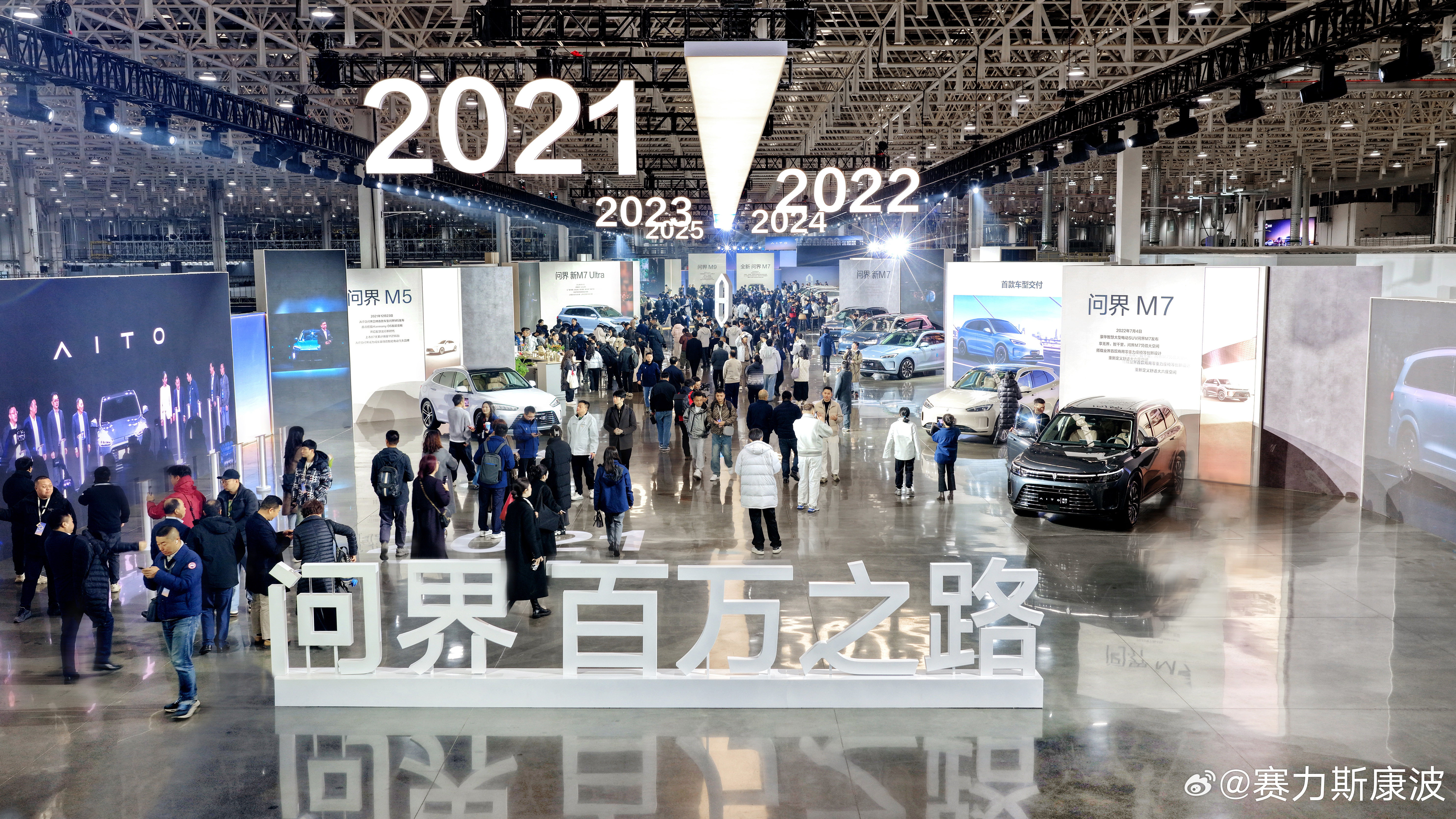 问界跨界融合新模式下首个100万下线 问界的100万是跨出来的100万，是高端车