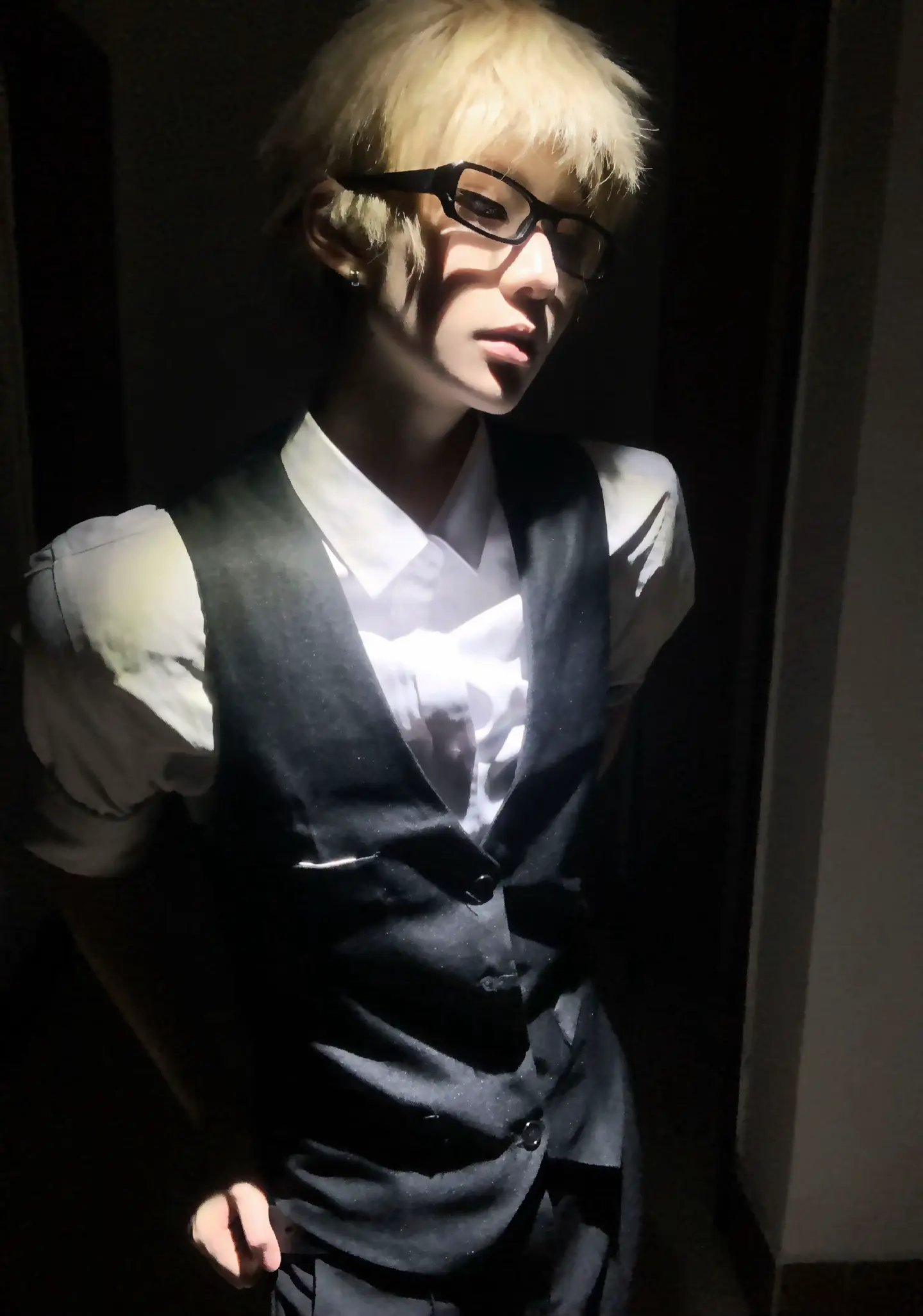 影子像藤蔓缠绕。氛围感