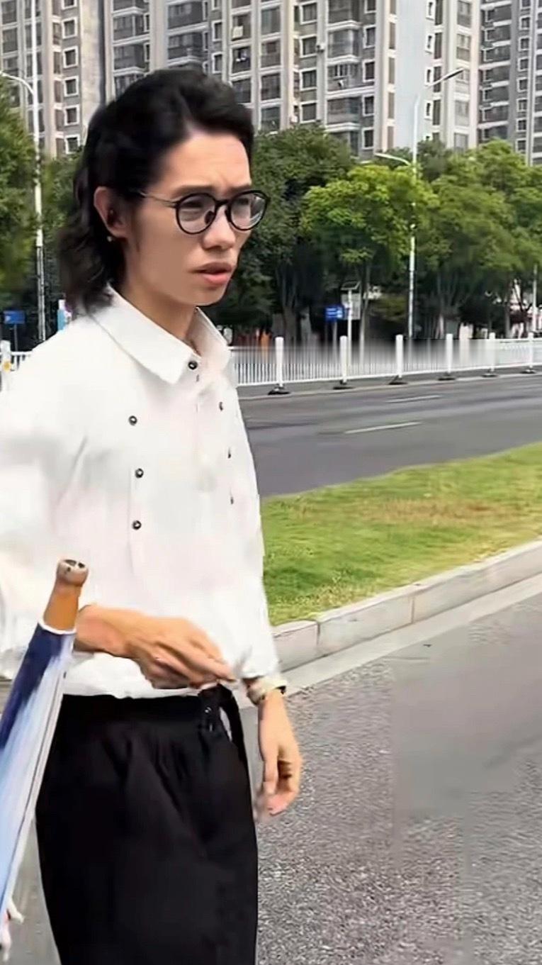 李行亮瘦成这样了？好久没再见到银幕上的李行亮了 