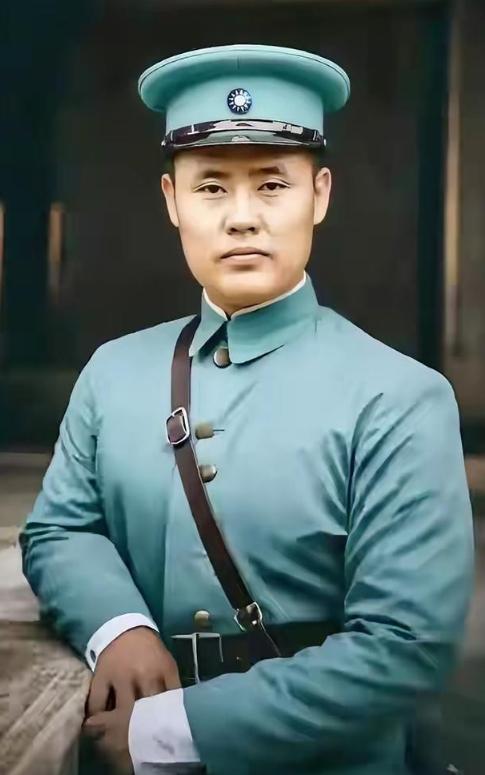 1949年，蒋介石因傅作义促成了北平和平解放，密令毛人凤暗杀傅作义，毛人凤派出美