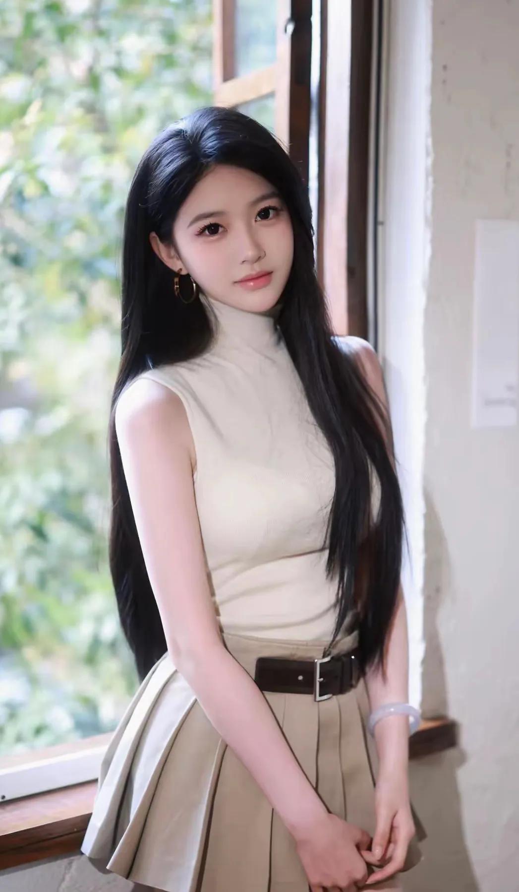 春暖花开、春意盎然，草木抽芽、繁花盛放，满眼皆是生机。漫步郊野，听鸟鸣溪潺。