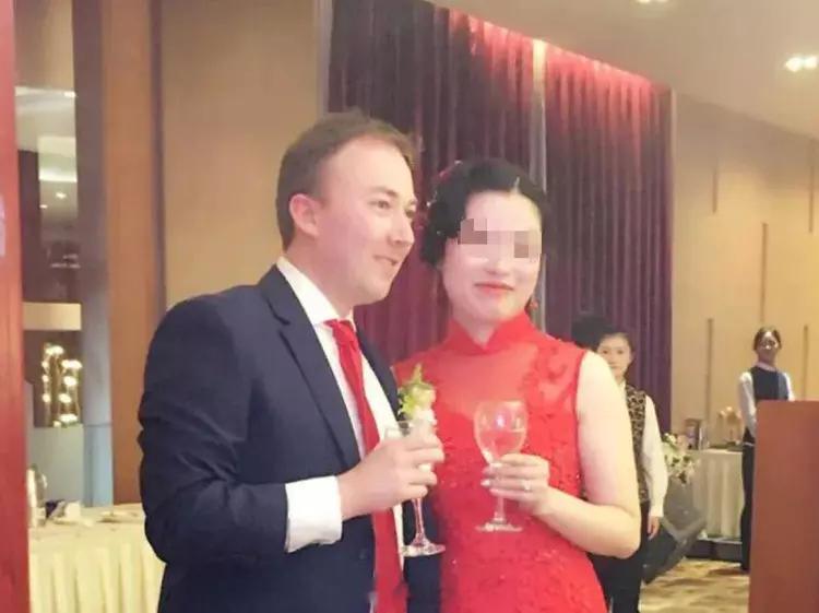 #警方通报男子反复碾压女子致死# 骂国男的停一停，不要把个例当普遍。相比，这个就