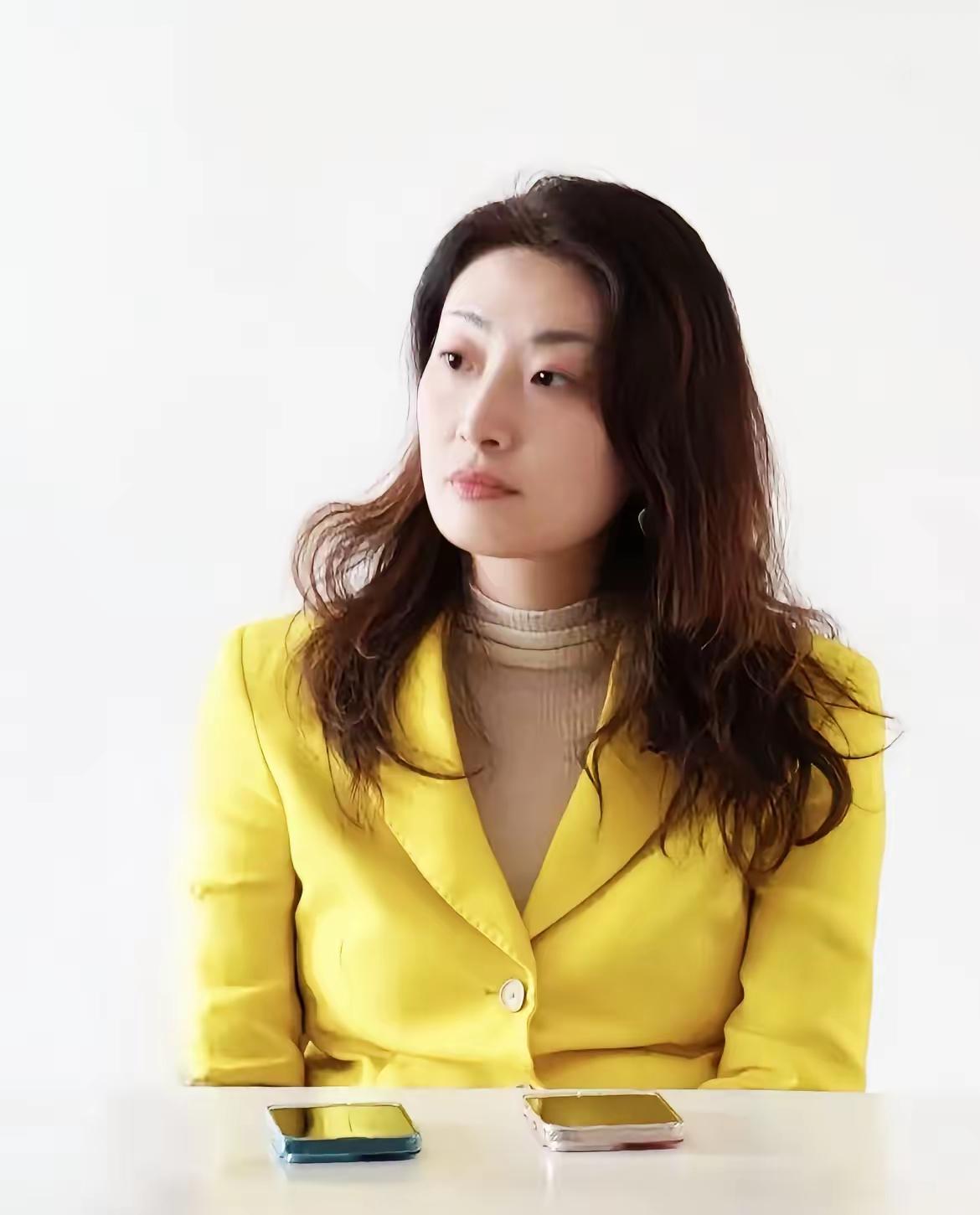 真的被狠狠戳中了！香港火灾捐款，蜜雪冰城2000万已够震撼，宗馥莉的1000万才