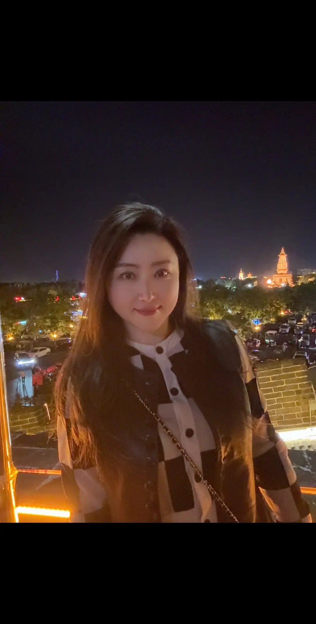 爱滋养人， 钱滋养生活！