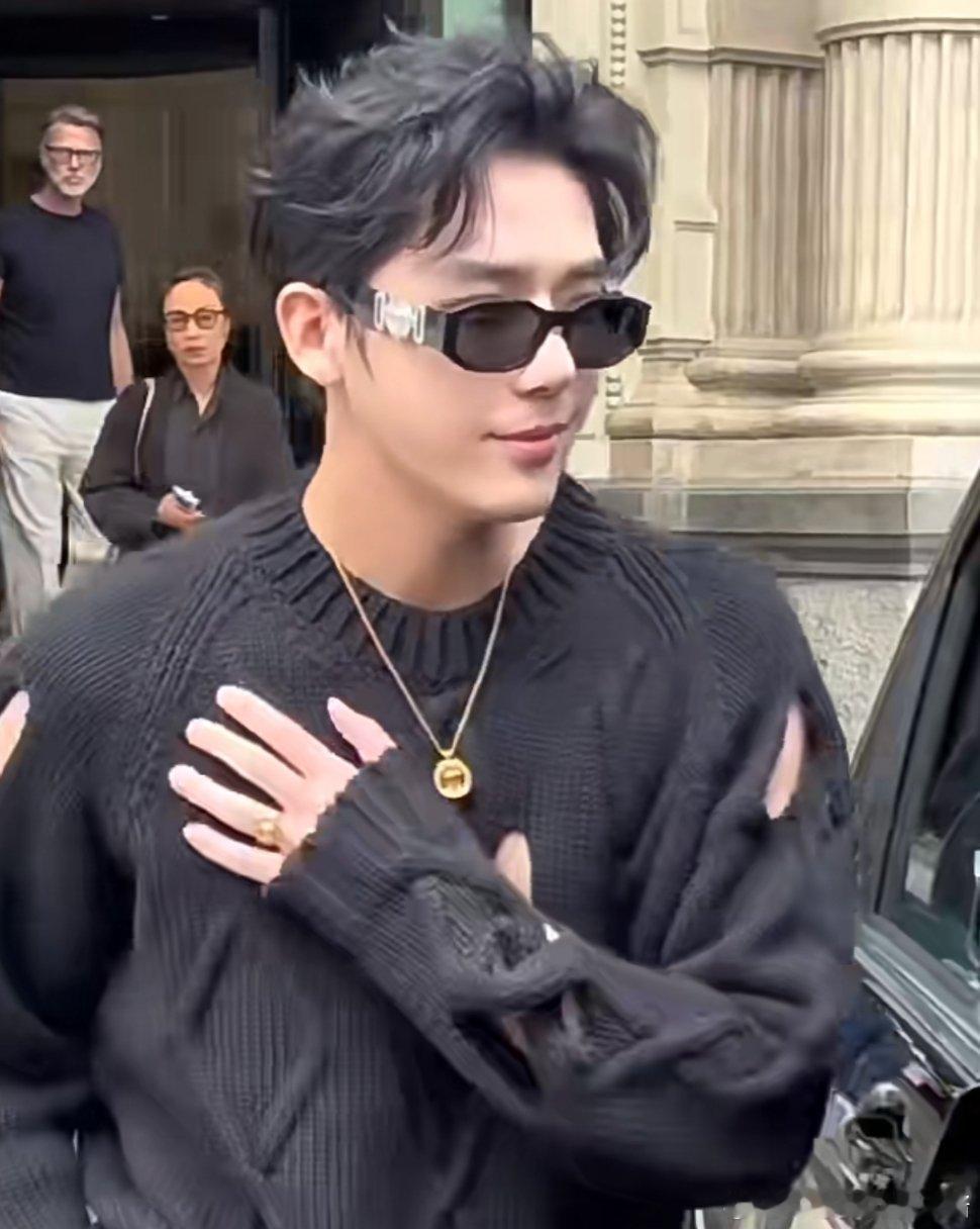 代言就找王安宇，看他把品牌的产品展示的多到位 ​​​