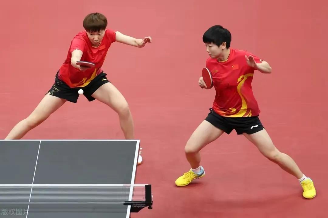 请原谅我放荡不羁的嘴，孙颖莎/王曼昱适当输一两场也不是不可以，总得给外协一点希望
