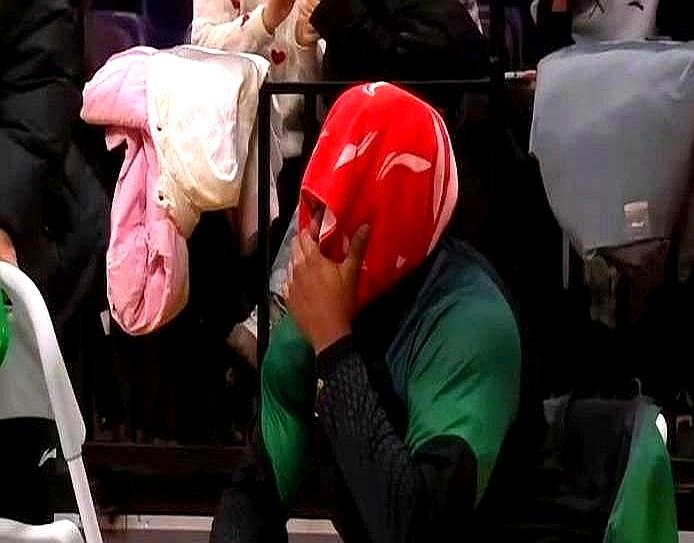 33分救不了全队，他哭了
 
今晚CBA第14轮，他一个人砍下33分，剩下四个首