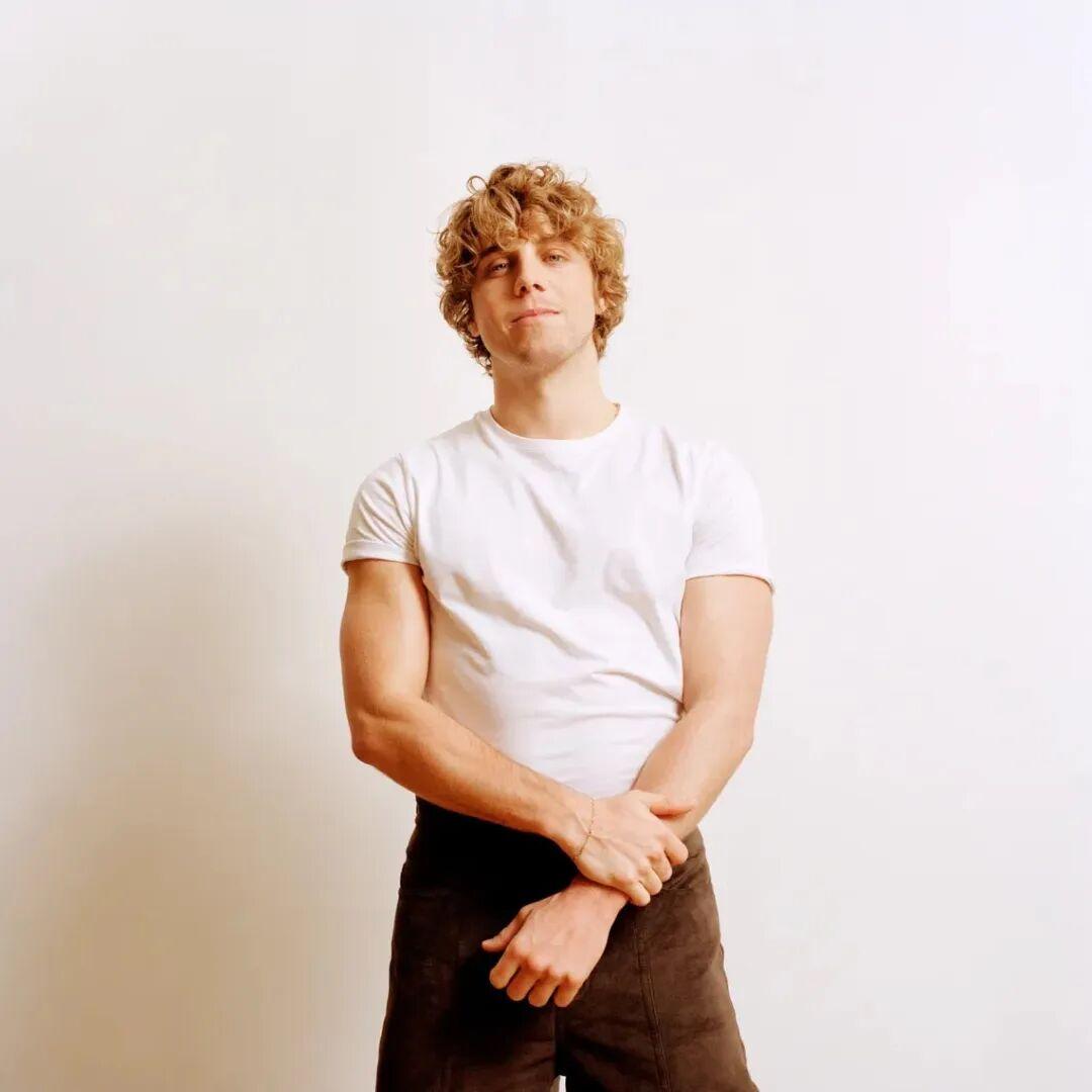 Lukas Gage 最近在播客节目《在你的梦里》（In Your Dreams