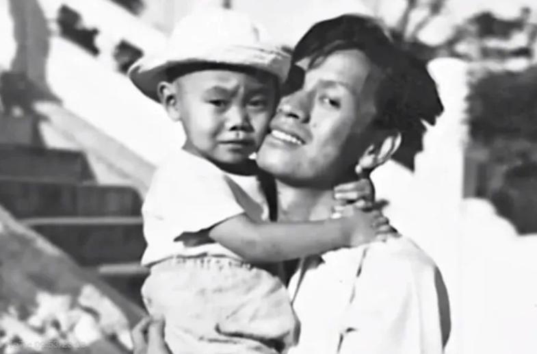 1959年，趁着妻子外出，他将药剂喂进刚满一岁的儿子口中，看着孩子的笑脸，他含泪