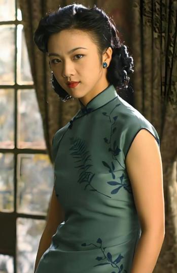 原来我们被《色，戒》骗了16年。
不是李安骗我们，是当年的技术，它劲儿不够。
我