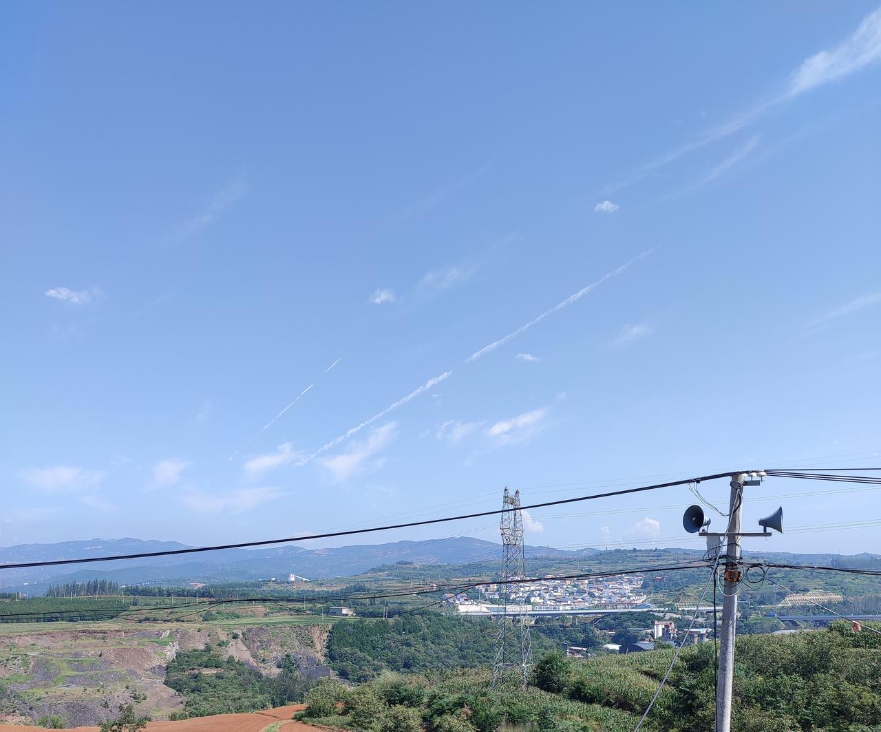 上联:浪腾千尺不离海，诚邀下联云翻万里逃天难