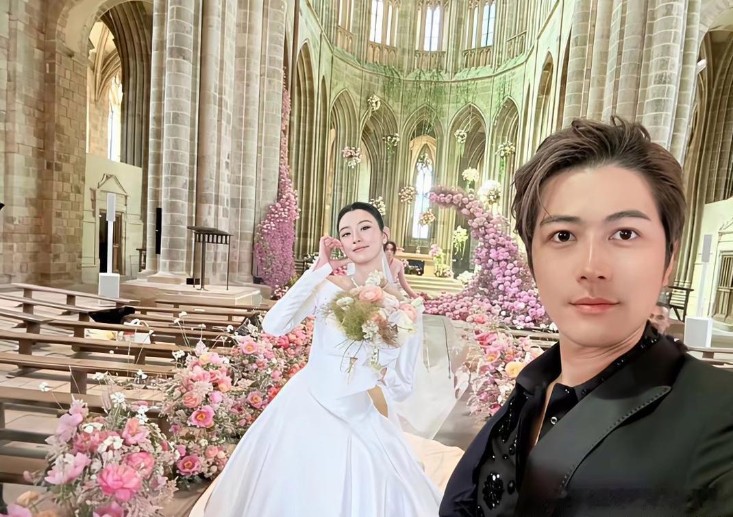 好久不见的陈学冬也出现在奚梦瑶婚礼上了。这位哥是不是已经不怎么在内娱活动了？