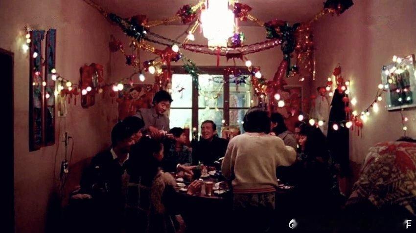 八十年代中期，辽宁一位编剧姜一写了一个话剧剧本《大年初一》，本溪话剧团将这个话剧