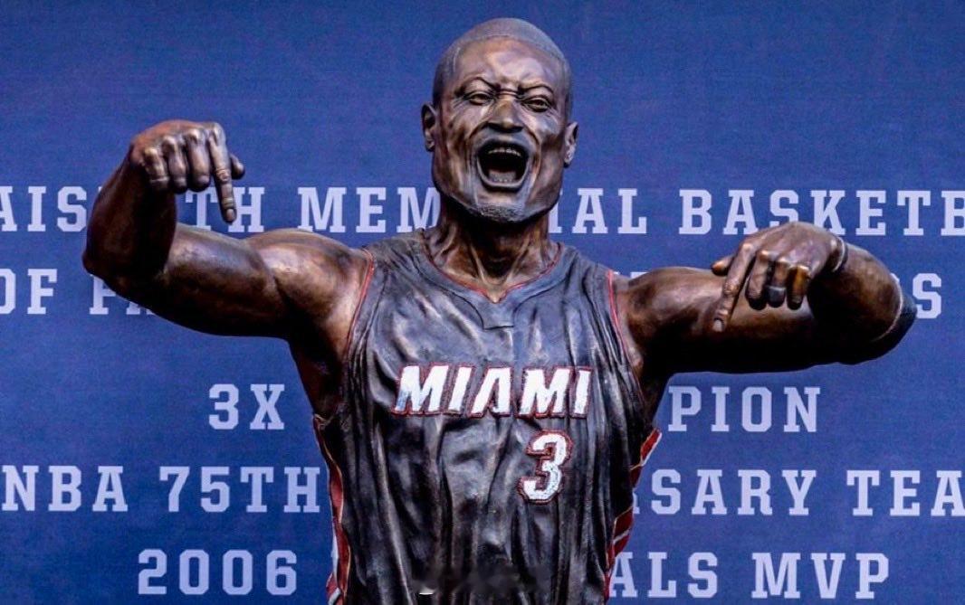 罗斯做客福布斯纳斯达克频道，称自己不愿意立雕像，感觉那是在神化球员，而他不想被神