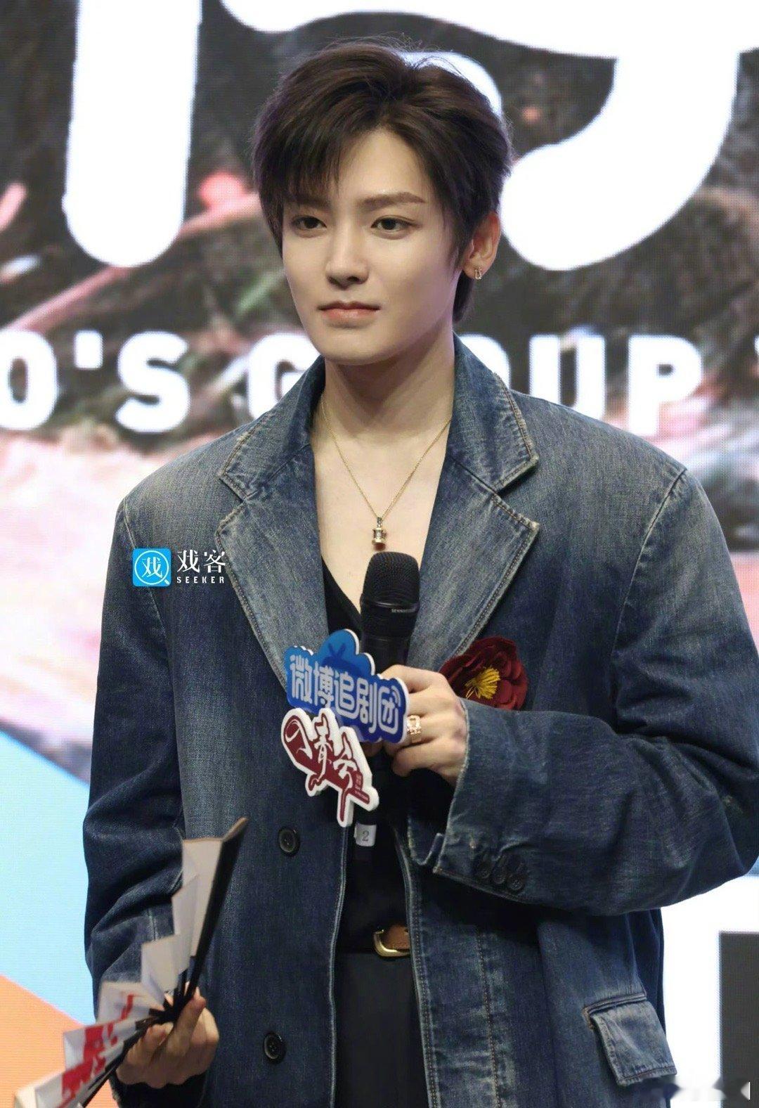 侯明昊、李昀锐今日活动图，看看状态如何～ ​​​