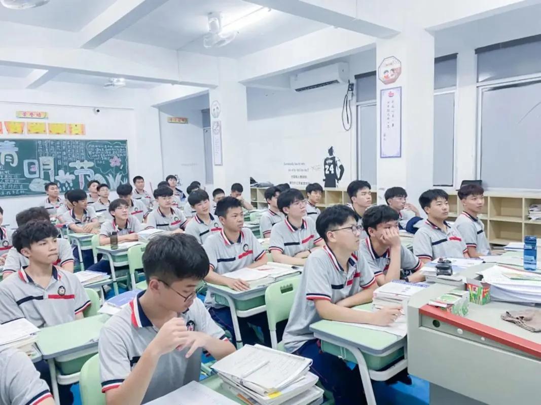 网友说今年南阳中考的录取顺序变了，先录统招再录分配生，会推高分数，对中等生更不利