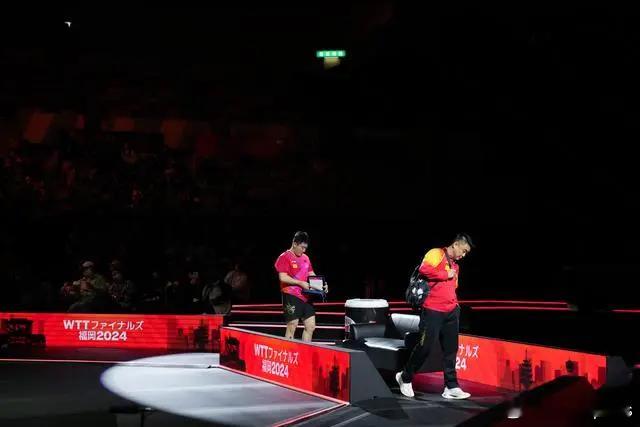 国乒教练说寒冬来得比预想要快  梁靖崑1比3张本智和  开始走一些情绪意识流了~