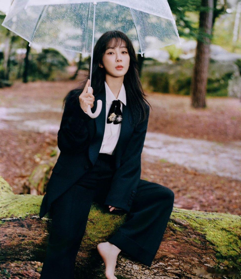 #杨紫拍摄花絮#没想到杨紫穿搭西装的样子干练又知性，不同类型西装造型，展现出不同